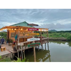 Tham quan phong cảnh tại Vườn Nhà Yên